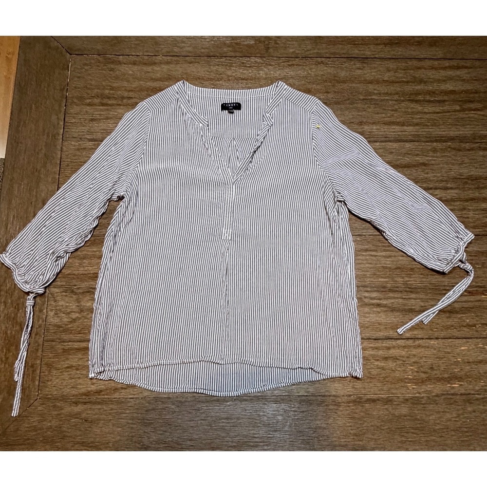 Tinsel Womens 1X Gray White Striped 3/4 Tie Sleeve Split Neck Rayon Blouse Top